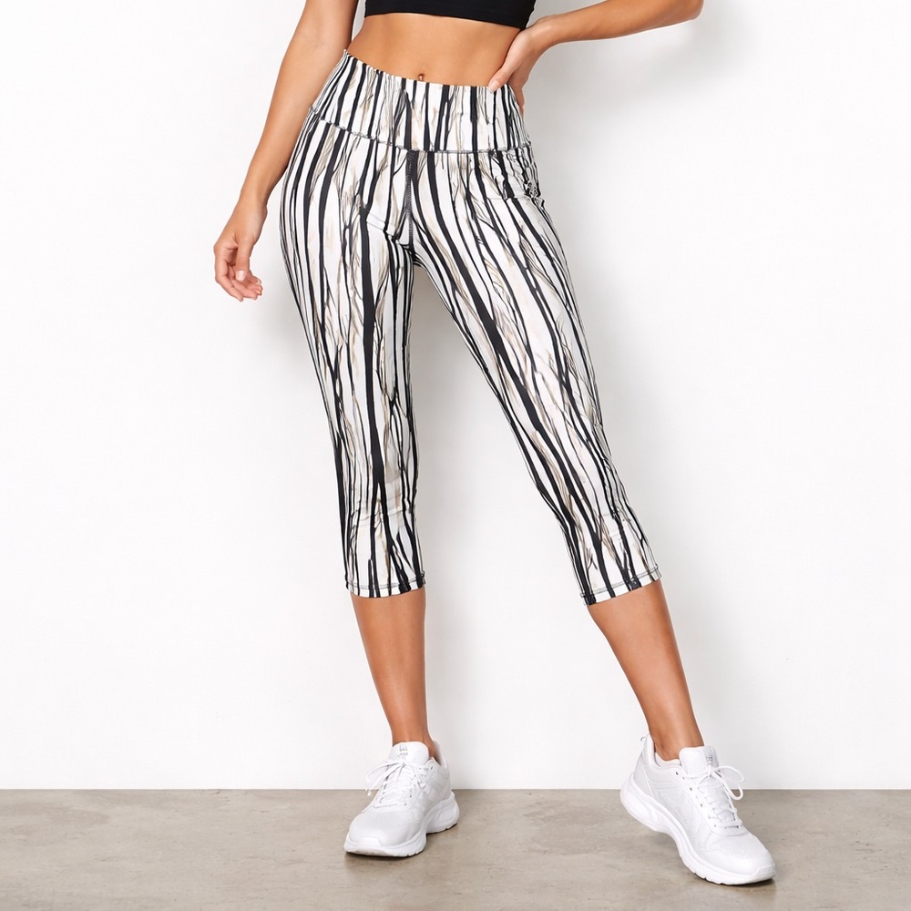 DSG Momentum High Rise Capri Leggings womens XL White Black Striped athletic